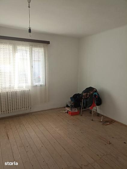 Casă cu 2 camere cu Teren 625 Mp în Central