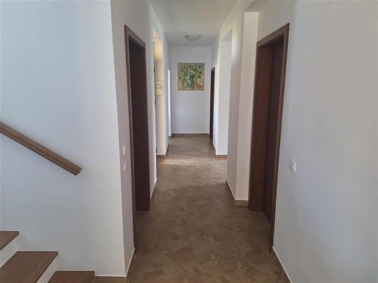 Casă individuală cu 5 camere cu Canalizare în Apahida