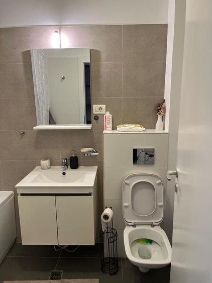 Apartament cu 5 camere decomandat în Central