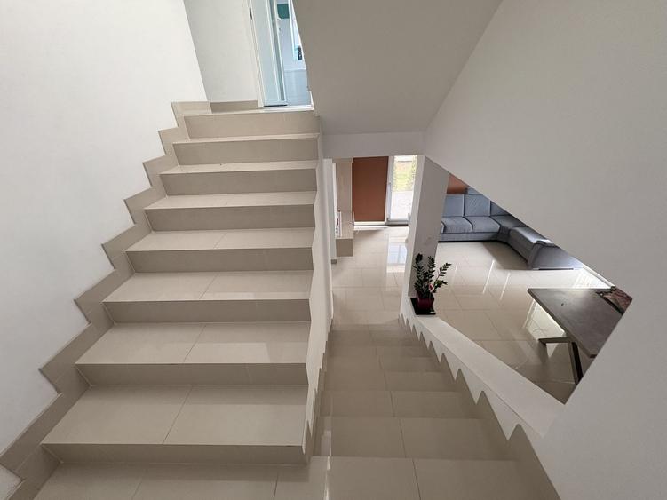 Duplex cu 4 camere cu Canalizare în Europa