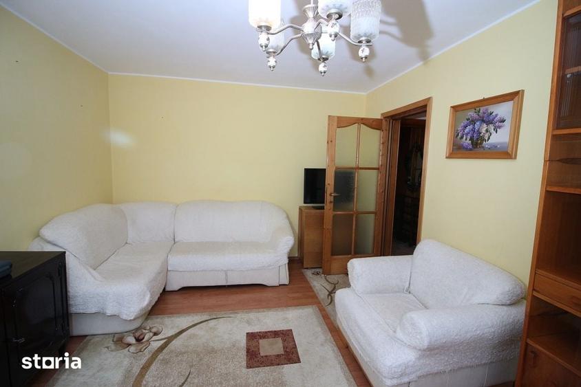 Apartament cu 3 camere decomandat în Cornișa