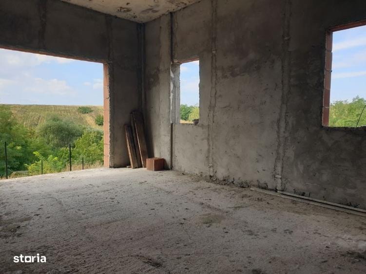 Casă cu 4 camere în Breazu