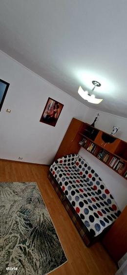 Apartament cu 3 camere decomandat în Găvana