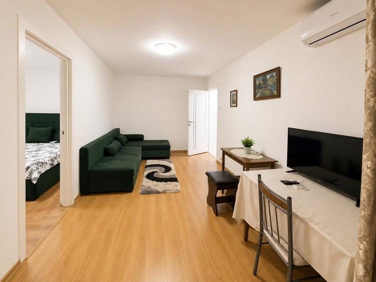 Apartament cu 3 camere semidecomandat, mobilat în Tomis Nord
