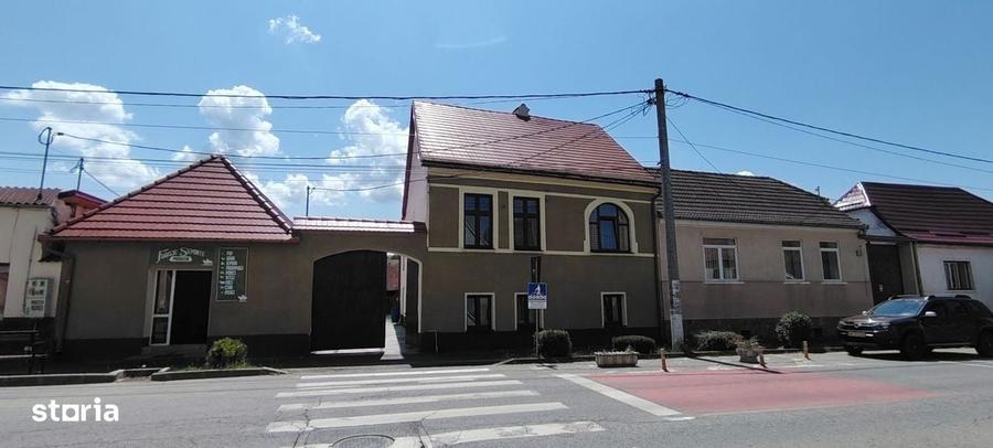 Casă cu 4 camere cu Teren 1180 Mp în Central