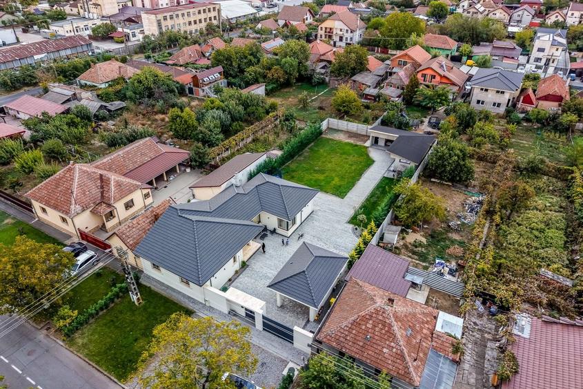 Casă individuală cu 4 camere cu Canalizare în Bujac