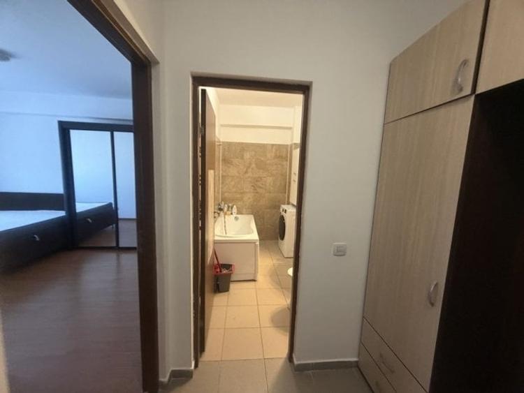 Apartament cu 3 camere semidecomandat, mobilat în Sisești