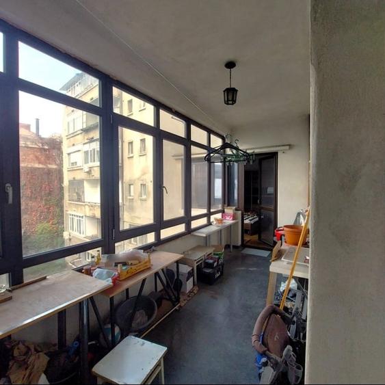 Apartament cu 4 camere circular, mobilat în P-ța Romană