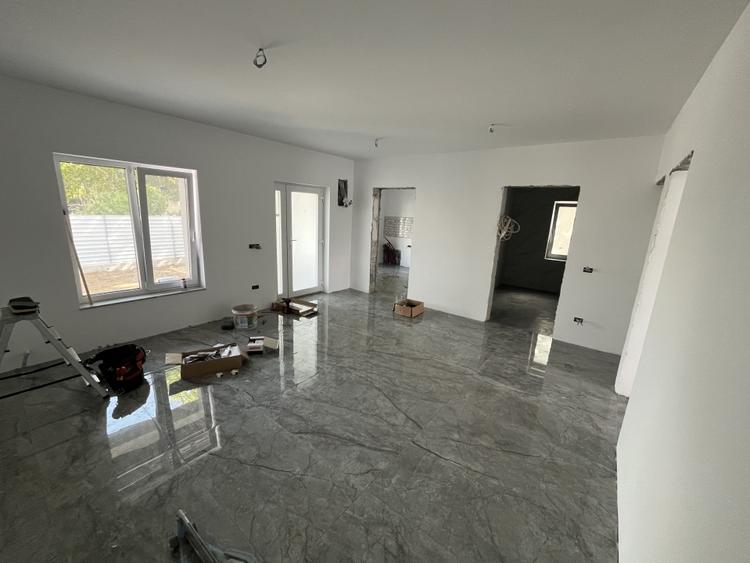Casă individuală cu 3 camere cu Canalizare în Valu lui Traian