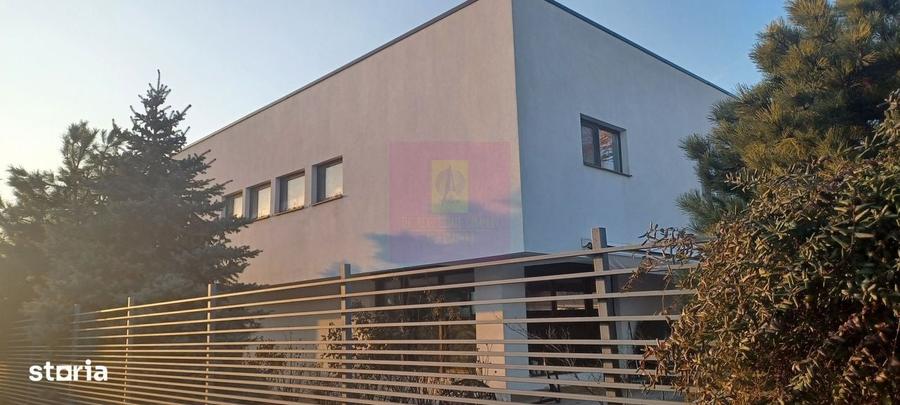 Casă cu 4 camere în Săbăreni