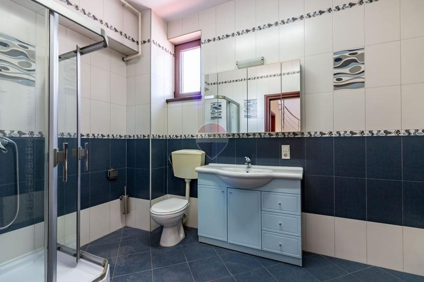 Casă individuală cu 6 camere cu Teren 235 Mp în Ferentari