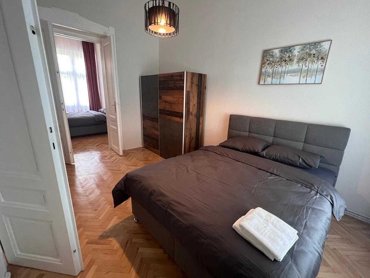 Casă cu 4 camere cu Teren 100 Mp în Central