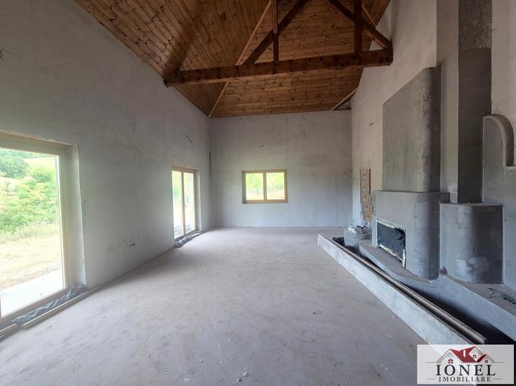 Casă individuală cu 3 camere cu Teren 6296 Mp în Meteș