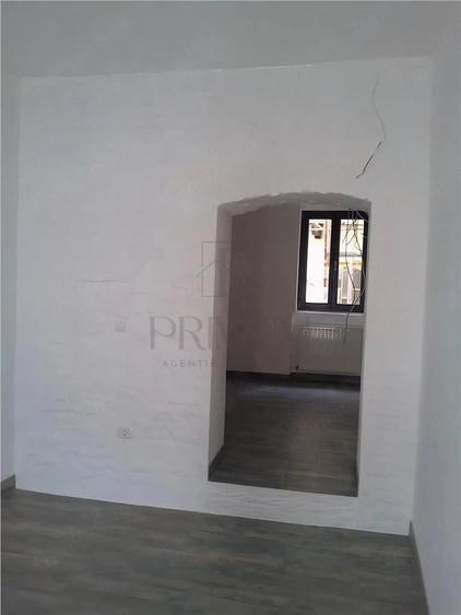 Spațiu comercial, de 40 mp, în P-ța Unirii