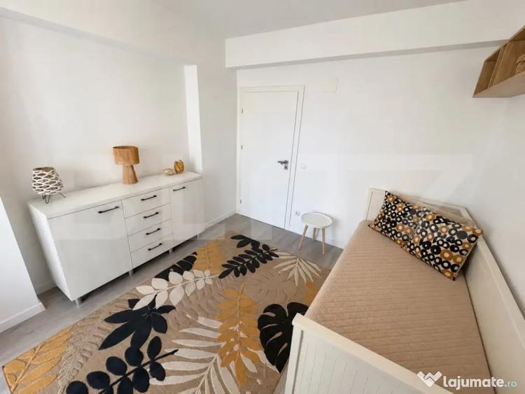 Apartament cu 3 camere decomandat în Calea București