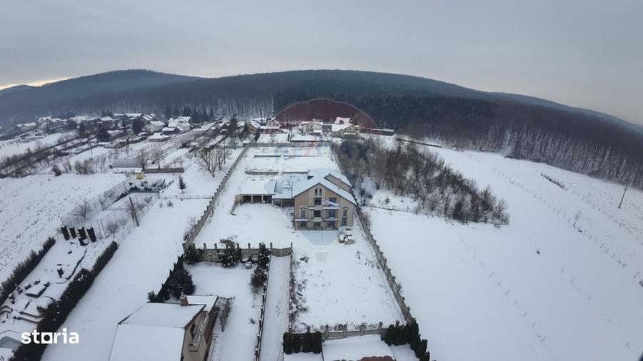 Casă cu 4 camere cu Teren 3700 Mp în Ivănești
