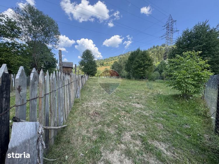 Teren de 2860 mp, în Borca