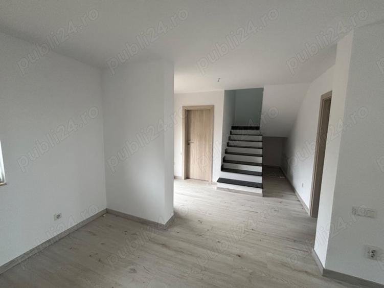 Casă cu 4 camere cu Teren 210 Mp în Cetate