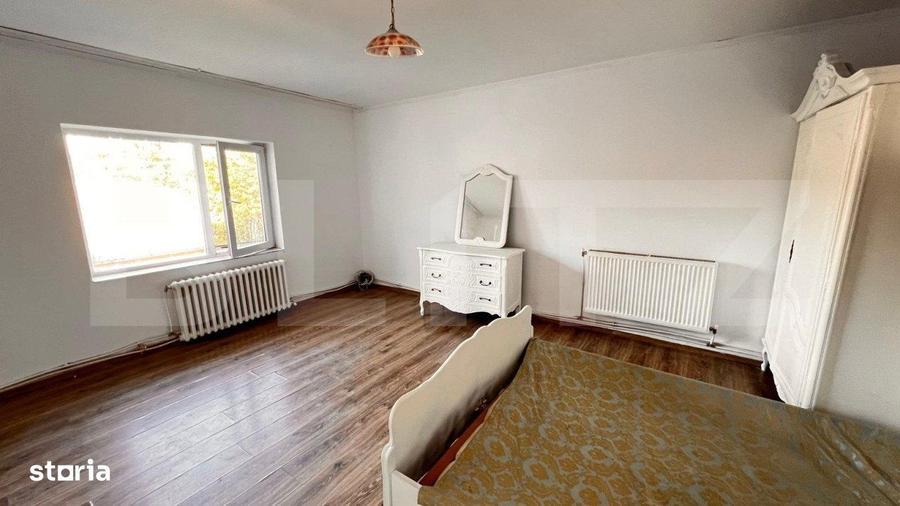 Casă cu 3 camere în Sărărie