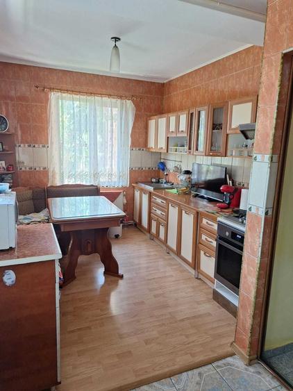 Casă cu 4 camere în Costi
