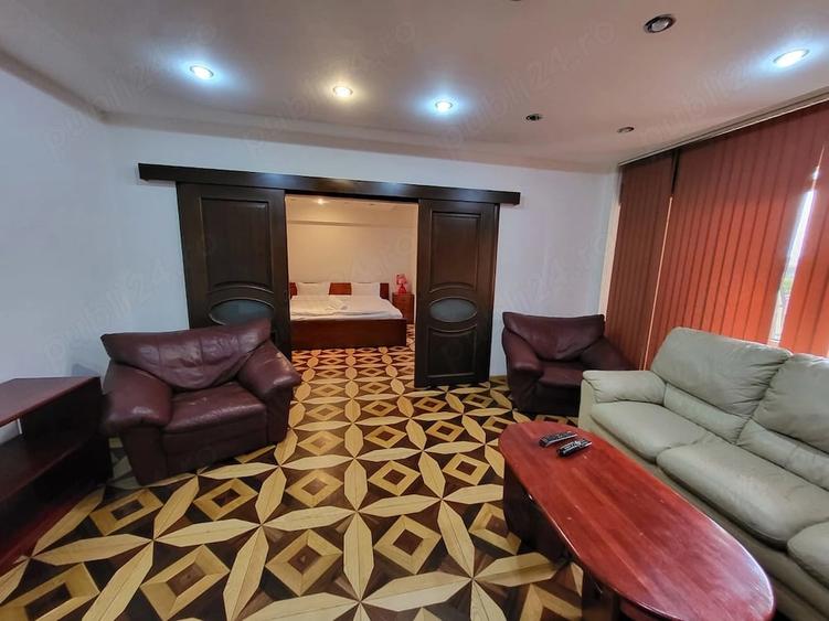 Apartament cu 3 camere semidecomandat în Decebal