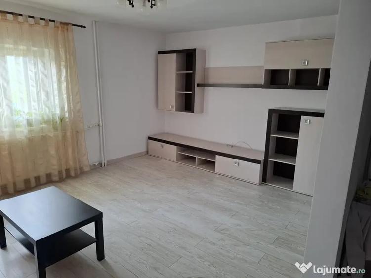 Apartament cu 3 camere semidecomandat în Mărășești