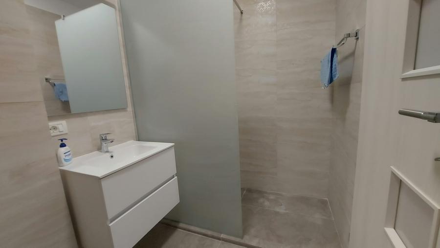 Apartament cu 2 camere semidecomandat în Berceni