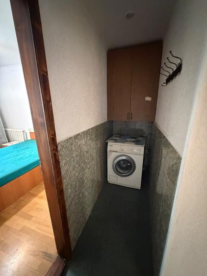 Apartament cu 3 camere decomandat în Girocului