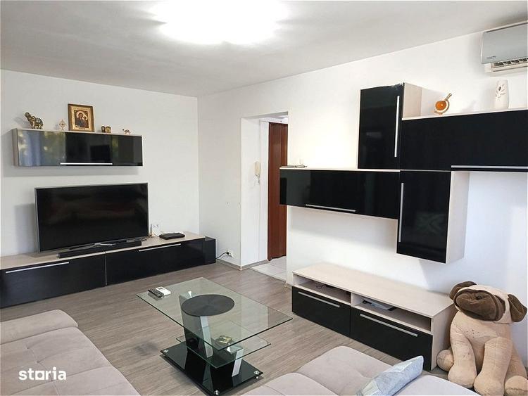 Apartament cu 3 camere semidecomandat în Titan