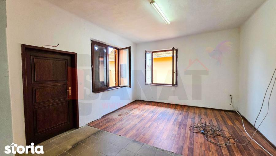 Casă cu 10 camere cu Teren 443 Mp în Poiana Sibiului