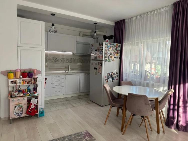 Apartament cu 2 camere decomandat, mobilat în Exterior Est
