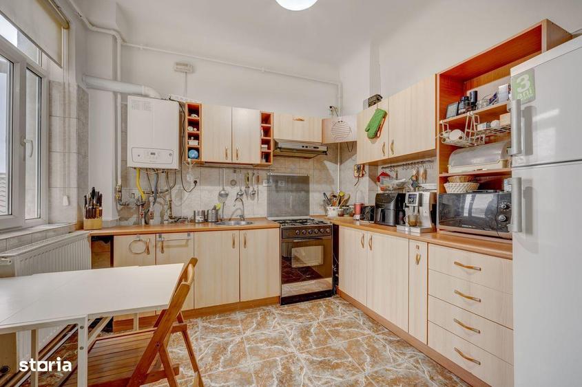 Apartament cu 4 camere în Rahova