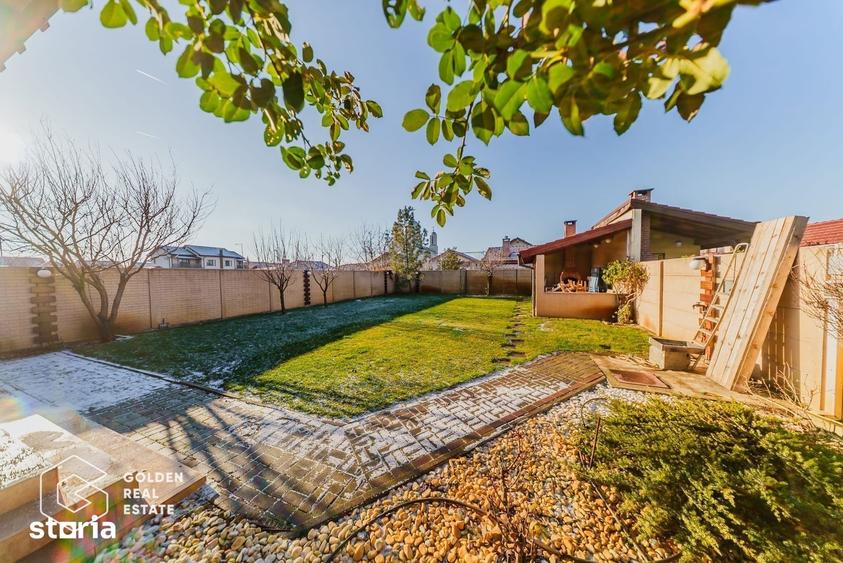 Casă cu 5 camere cu Teren 700 Mp în Grădiște