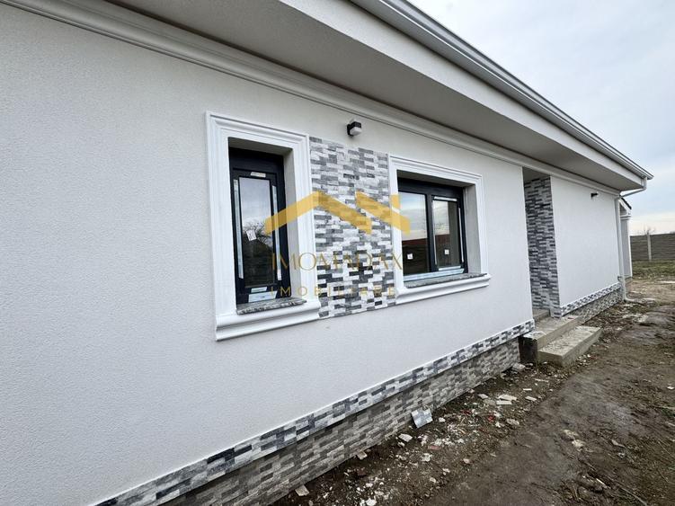Casă individuală cu 4 camere cu Canalizare în Bucovăț (Remetea Mare)