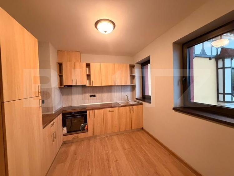 Apartament cu 3 camere semidecomandat, mobilat în Moșnița Nouă