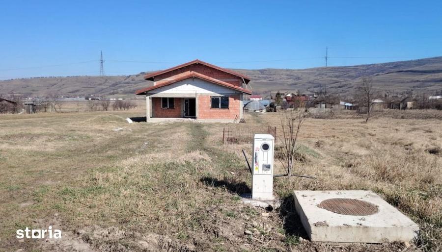 Casă cu 5 camere cu Teren 1843 Mp în Jucu