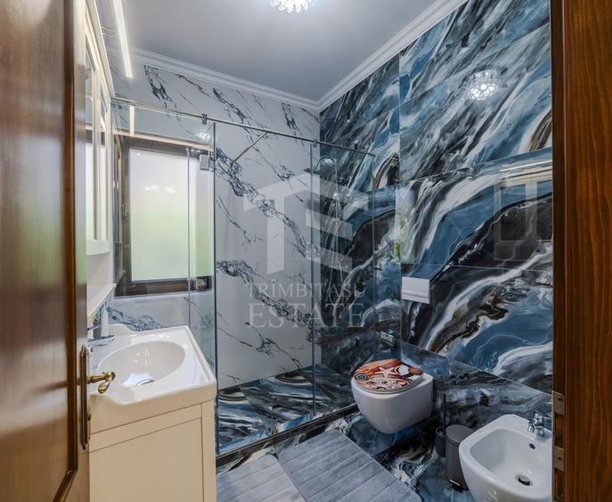 Casă individuală cu 6 camere cu Piscina în Chișoda
