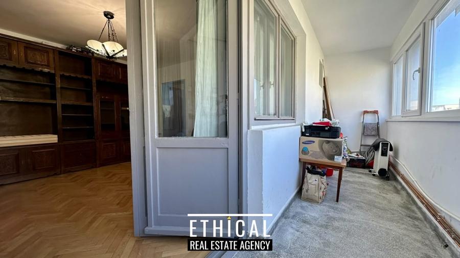 Apartament cu 3 camere semidecomandat, mobilat în Veteranilor