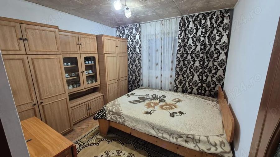 Apartament cu 3 camere semidecomandat în Central