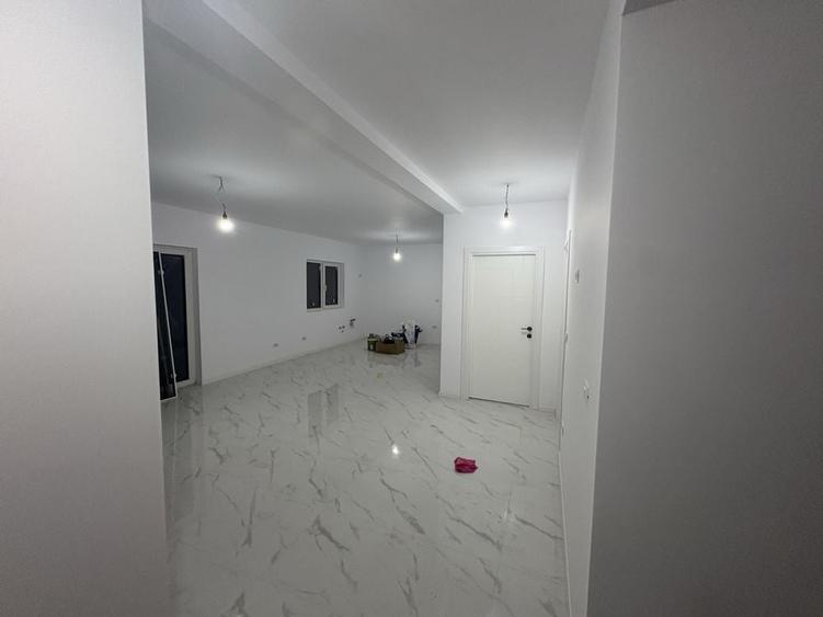 Casă cu 4 camere în Ișalnița