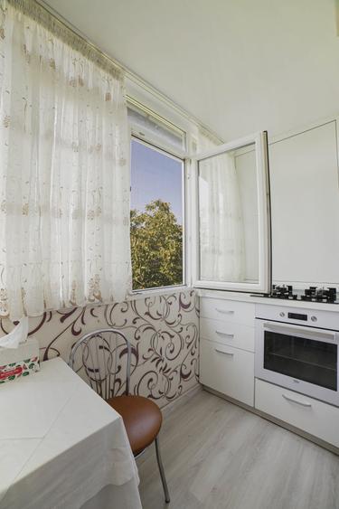 Apartament cu 3 camere decomandat, mobilat în Giurgiului