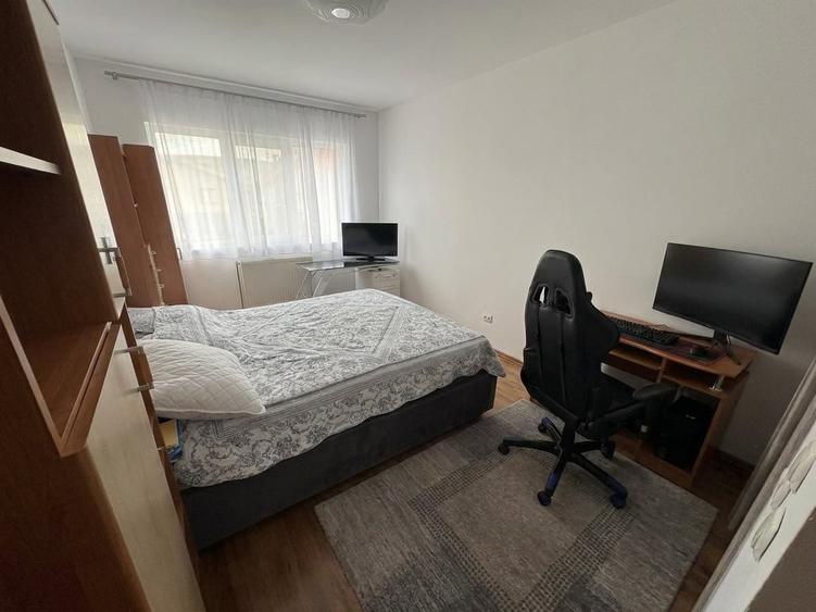 Apartament cu 3 camere decomandat, mobilat în Florești