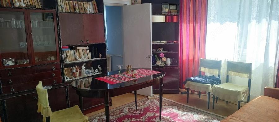 Apartament cu 3 camere semidecomandat, mobilat în Central