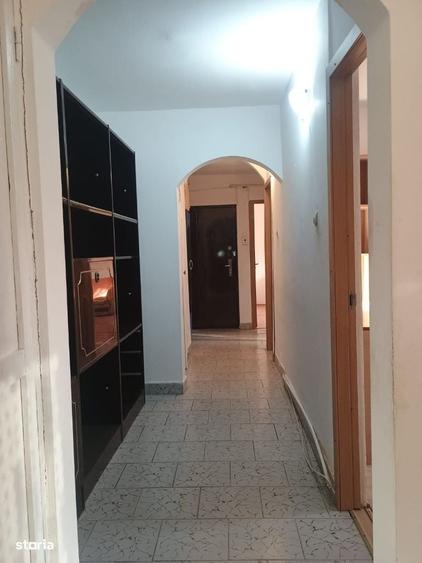 Apartament cu 3 camere decomandat în Patriei