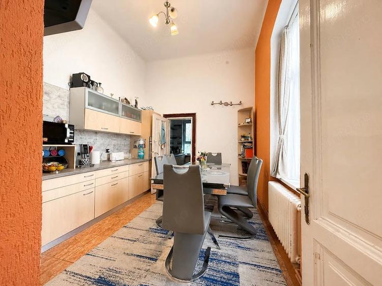Apartament cu 4 camere decomandat în Central