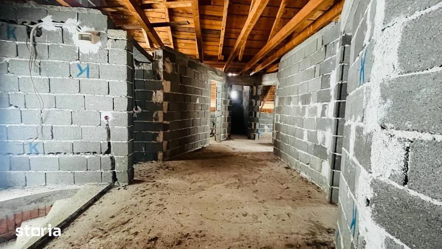 Casă cu 7 camere cu Teren 700 Mp în Central
