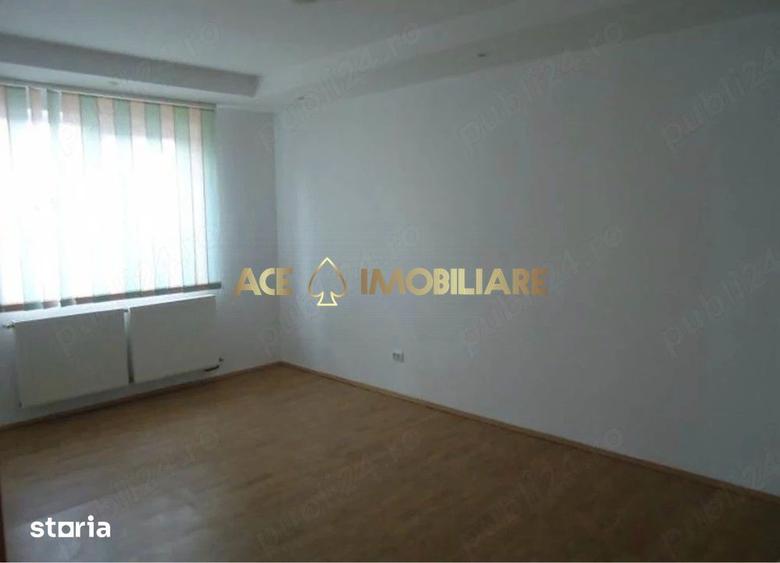 Casă cu 7 camere cu Teren 220 Mp în Vitan
