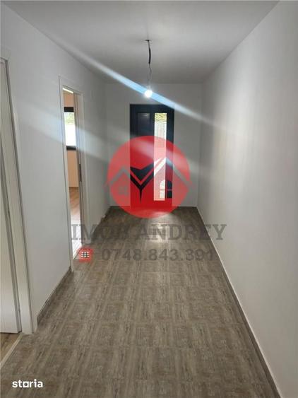 Casă cu 8 camere cu Teren 300 Mp în Central