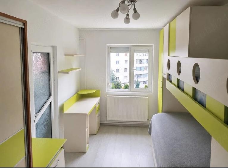 Apartament cu 3 camere semidecomandat în Central
