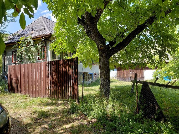Casă cu 2 camere în Hodișu